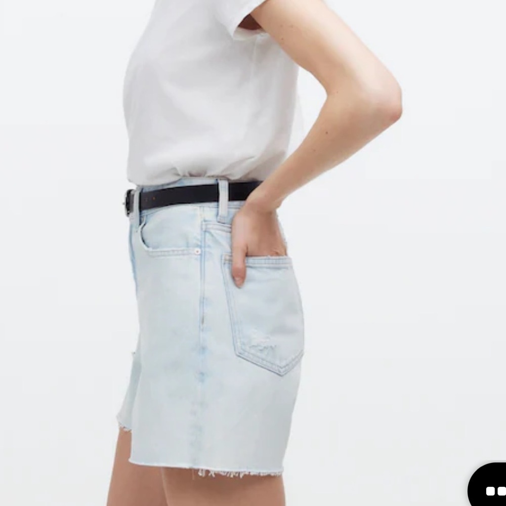 Madewell // EUC The '90s Mid-Length Jean Short in Pearlman Wash - Picture 4 of 10